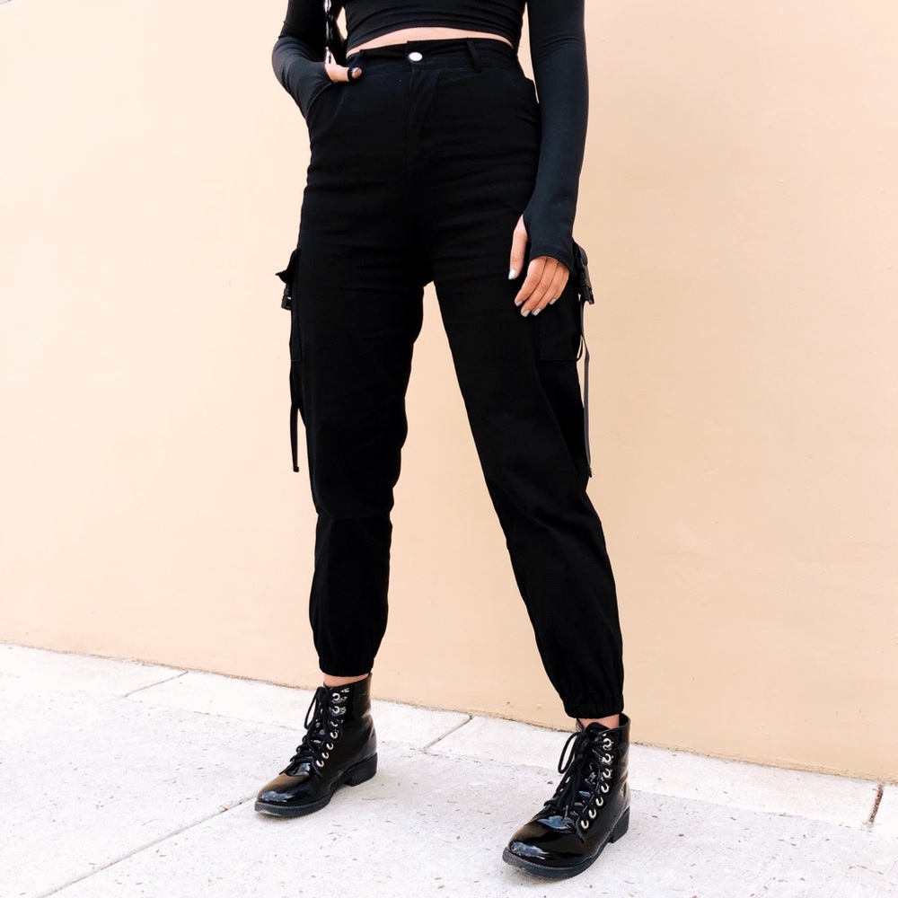 High Waisted Techwear Cargo Pants 🖤